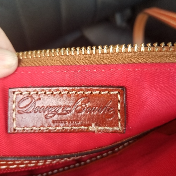 Dooney & Bourke triple zipper crossbody handbag. Yellow & Brown. - Picture 12 of 16